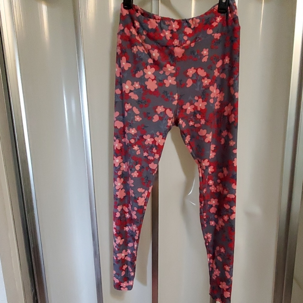 Lularoe leggings tall and curvy